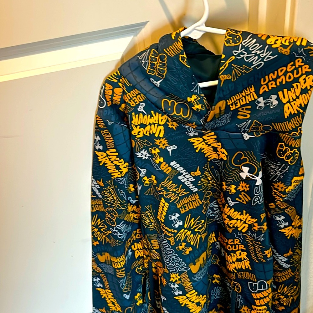 Boys under Armour hoodie